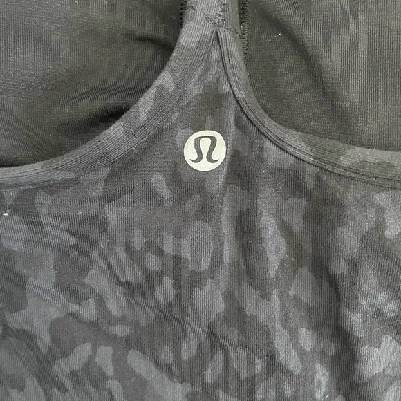 lululemon athletica Tops - LULULEMON BLACK CAMO SPORTS TANK TOP WOMENS ATHLETIC SIZE 6